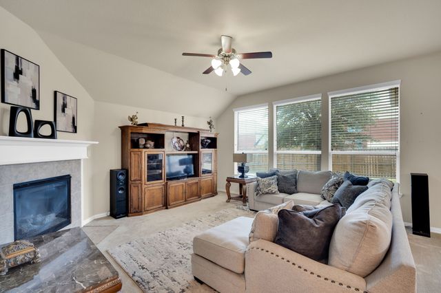 900 Ginger Trail, Desoto, TX 75115