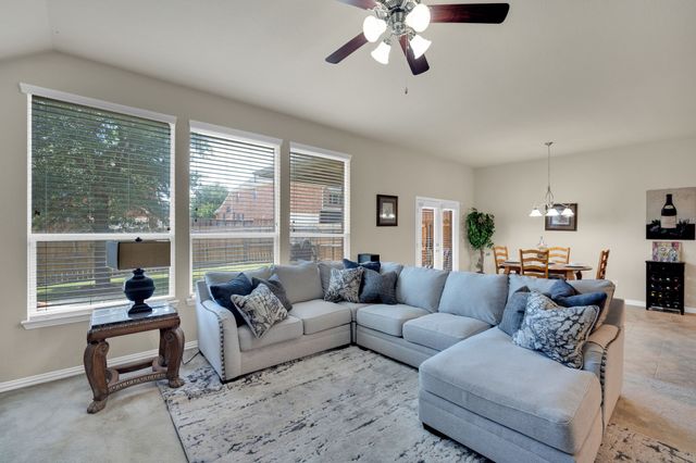 900 Ginger Trail, Desoto, TX 75115