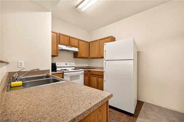 2141 Hussium Hills Street 102, Las Vegas, NV 89108