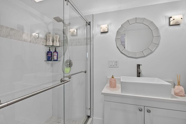3015 N OCEAN Boulevard 8B, Fort Lauderdale, FL 33308