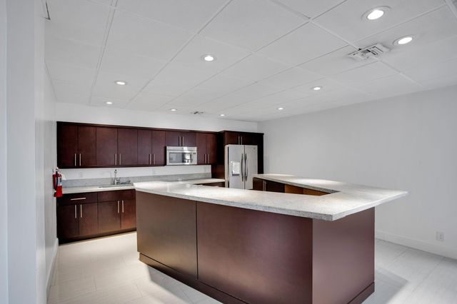 3015 N OCEAN Boulevard 8B, Fort Lauderdale, FL 33308