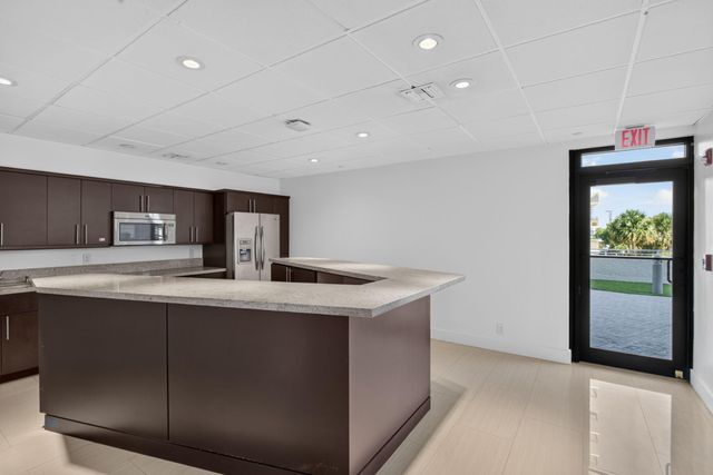 3015 N OCEAN Boulevard 8B, Fort Lauderdale, FL 33308