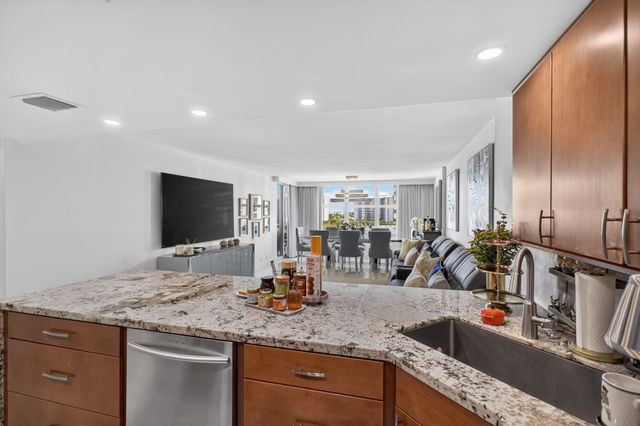 3015 N OCEAN Boulevard 8B, Fort Lauderdale, FL 33308