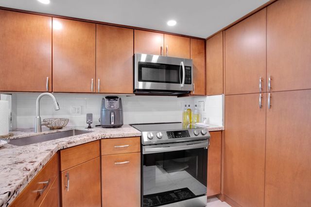 3015 N OCEAN Boulevard 8B, Fort Lauderdale, FL 33308