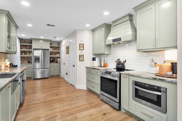 10865 Forest Creek Drive, Willis, TX 77318