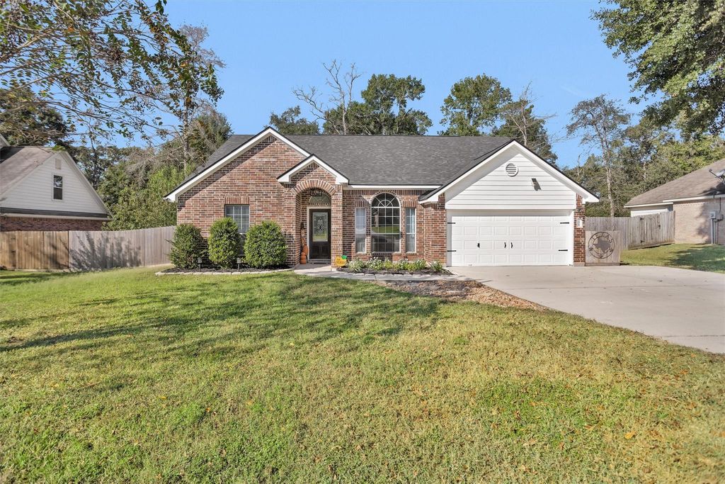 10865 Forest Creek Drive, Willis, TX 77318