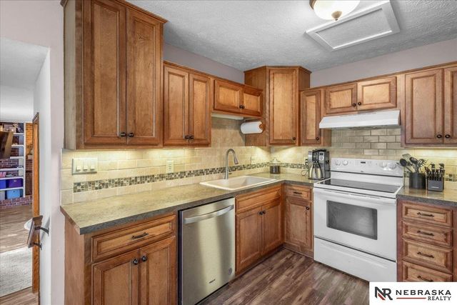 3810 S 77th Street, Lincoln, NE 68506