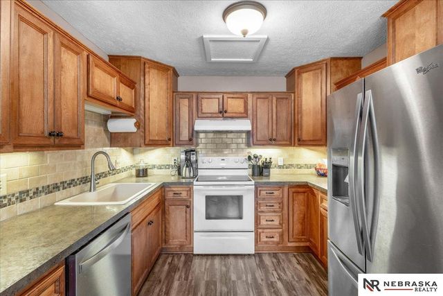 3810 S 77th Street, Lincoln, NE 68506
