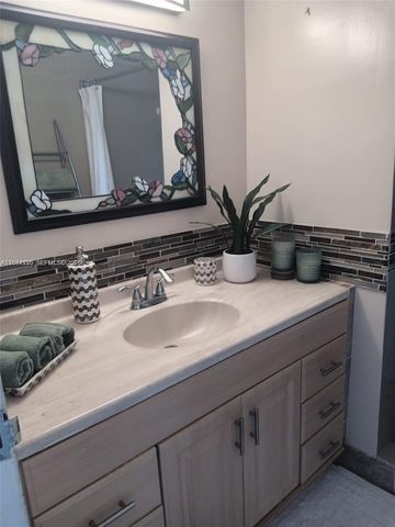 2821 Somerset Dr 312, Lauderdale Lakes, FL 33311