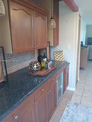 2821 Somerset Dr 312, Lauderdale Lakes, FL 33311