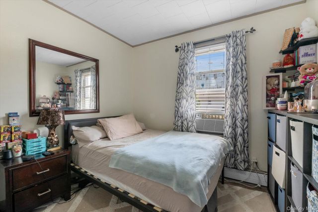60-09 69th Place, Maspeth, NY 11378