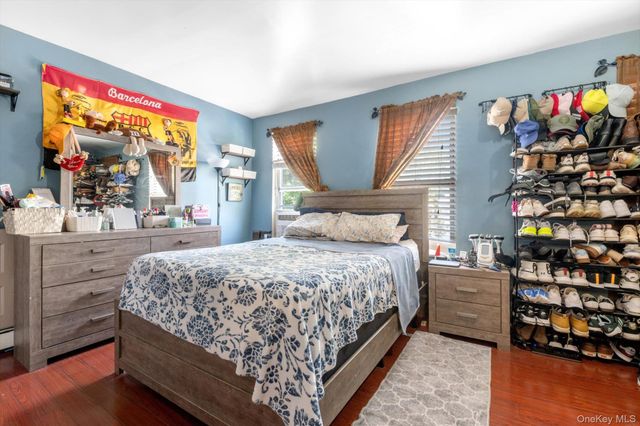 60-09 69th Place, Maspeth, NY 11378