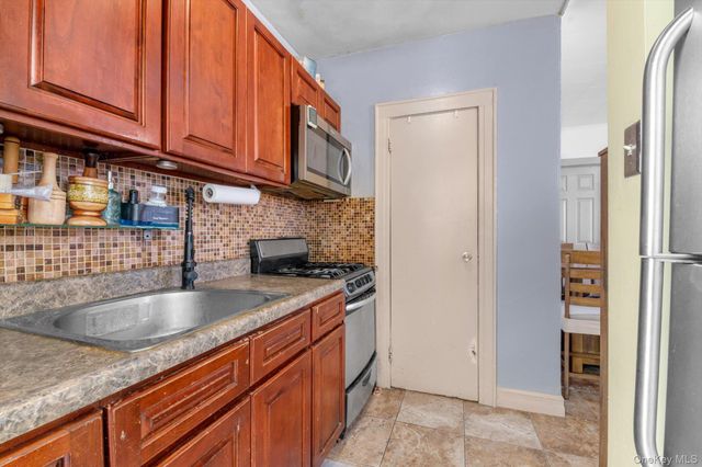 60-09 69th Place, Maspeth, NY 11378