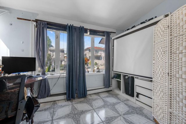 60-09 69th Place, Maspeth, NY 11378