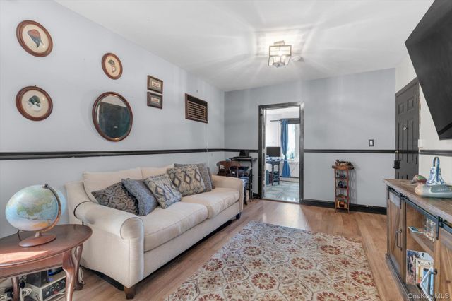 60-09 69th Place, Maspeth, NY 11378