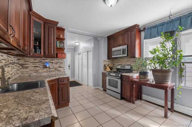 60-09 69th Place, Maspeth, NY 11378