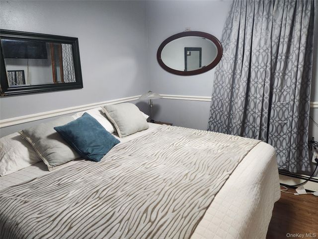 60-09 69th Place, Maspeth, NY 11378