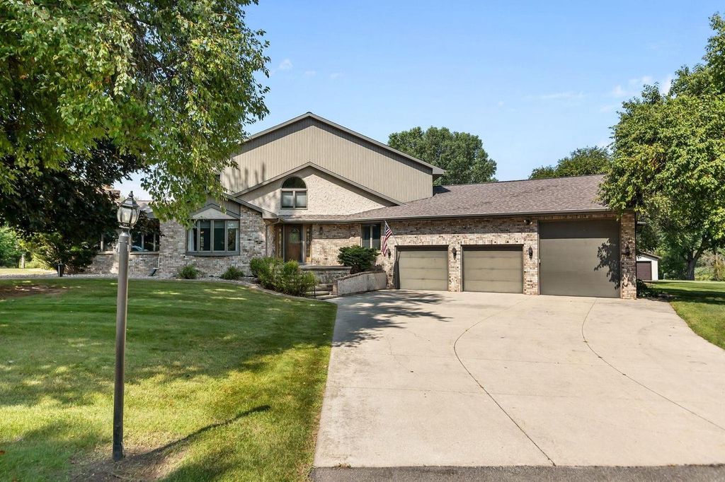 9 N KURT AVENUE, Appleton, WI 54913