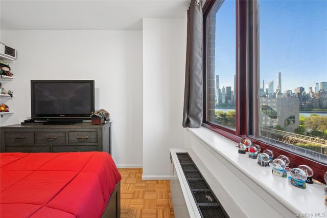 474 48th Avenue 7E, Long Island City, NY 11109