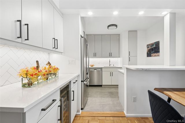 474 48th Avenue 7E, Long Island City, NY 11109
