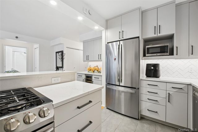 474 48th Avenue 7E, Long Island City, NY 11109