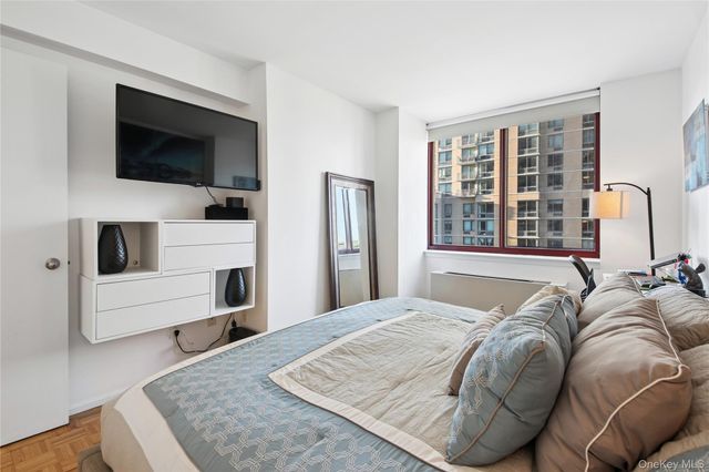 474 48th Avenue 7E, Long Island City, NY 11109