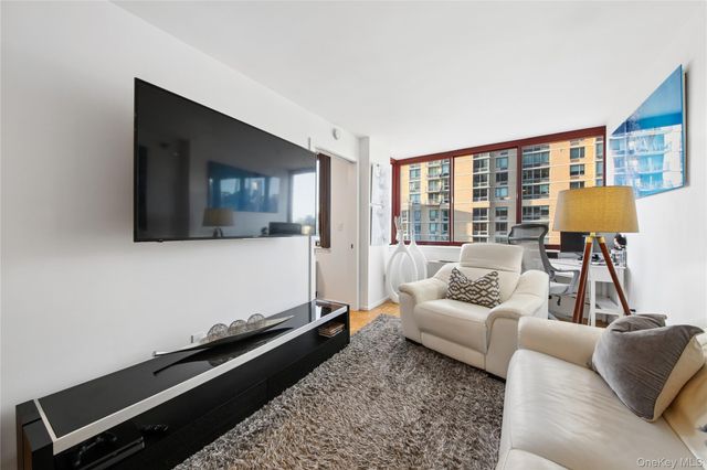 474 48th Avenue 7E, Long Island City, NY 11109