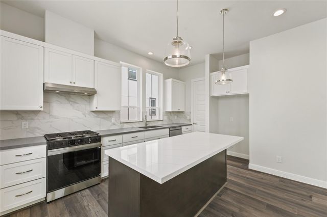 2708 Grand Fountains Drive E, Houston, TX 77054