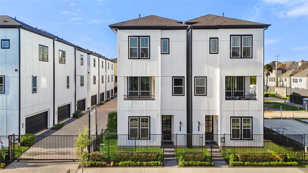 2708 Grand Fountains Drive E, Houston, TX 77054