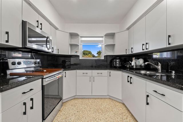 8300 NW 35th Pl 0, Miami, FL 33147