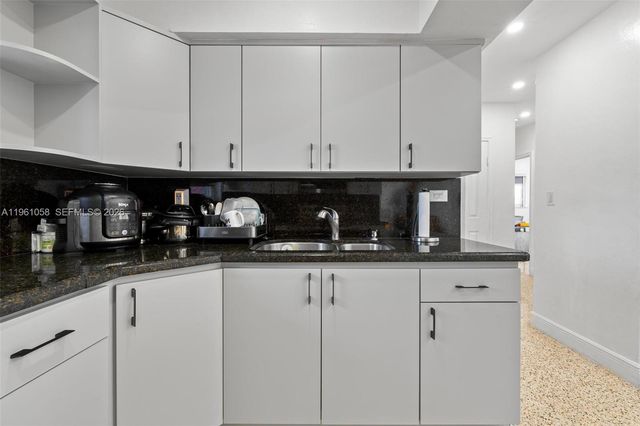 8300 NW 35th Pl 0, Miami, FL 33147