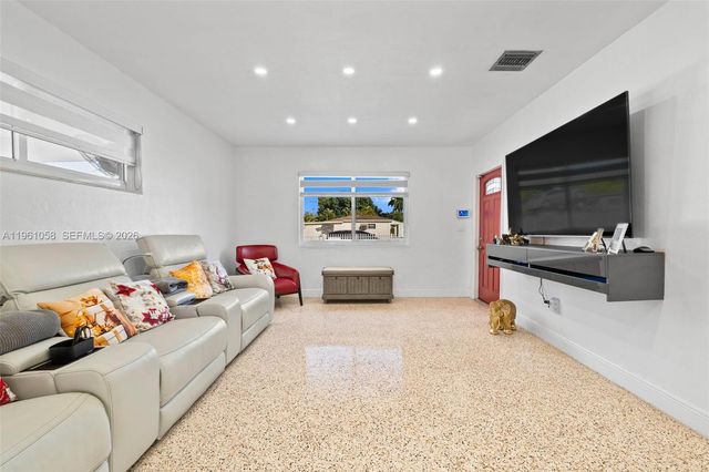 8300 NW 35th Pl 0, Miami, FL 33147