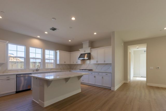 610 Santa Lucia Way, Marina, CA 93933