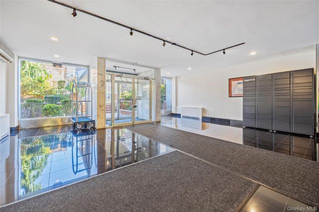 72-10 112 Street 6G, Forest Hills, NY 11375
