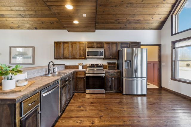 267 Switzerland Rd, Hohenwald, TN 38462