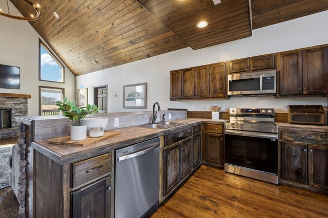 267 Switzerland Rd, Hohenwald, TN 38462