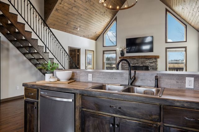 267 Switzerland Rd, Hohenwald, TN 38462