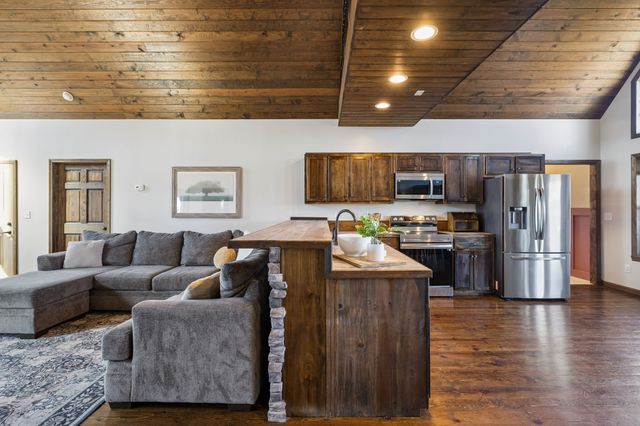 267 Switzerland Rd, Hohenwald, TN 38462