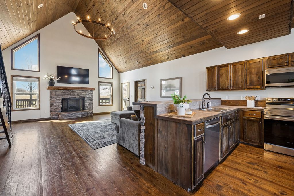 267 Switzerland Rd, Hohenwald, TN 38462