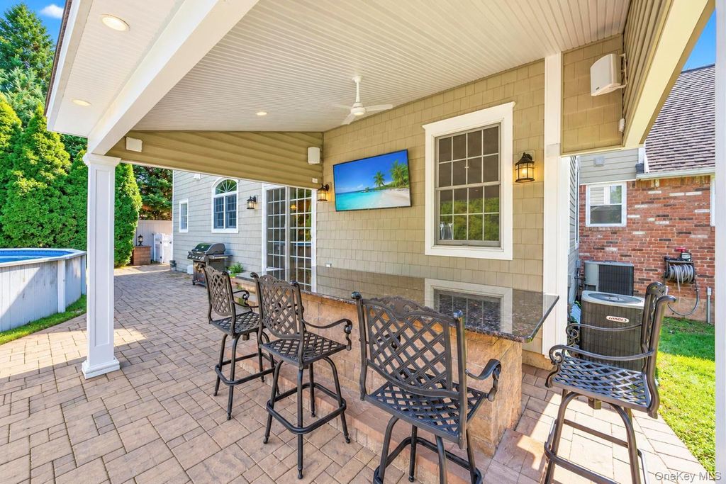 43 North Drive, Westbury, NY 11590 — photo 5