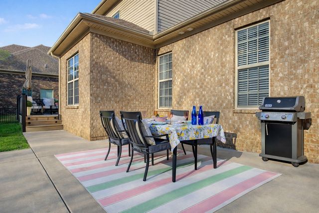 1011 Five Coves Trce, Gallatin, TN 37066