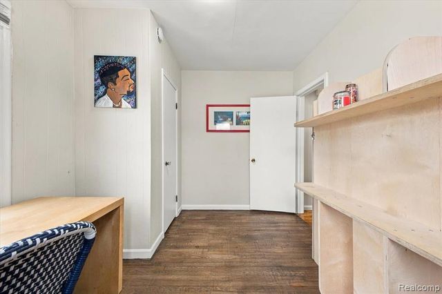 31 W Granet Avenue, Hazel Park, MI 48030