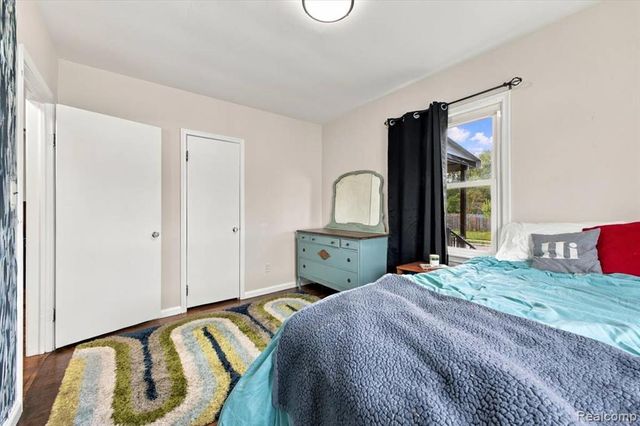 31 W Granet Avenue, Hazel Park, MI 48030