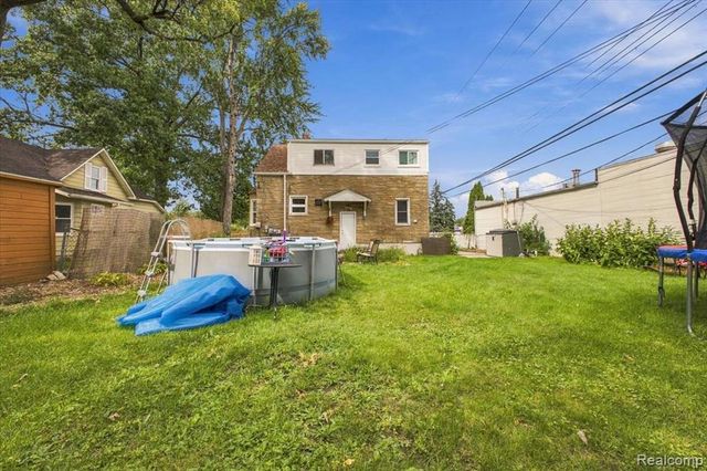 31 W Granet Avenue, Hazel Park, MI 48030