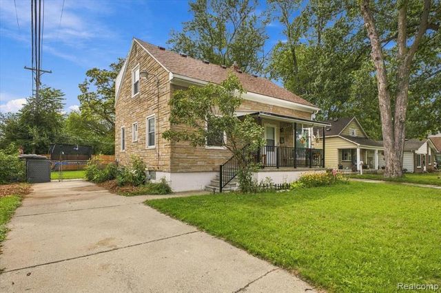 31 W Granet Avenue, Hazel Park, MI 48030