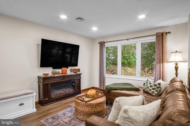 23 ROSEGLEN RD, Duncannon, PA 17020