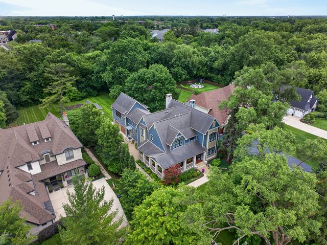 6421 Bentley Avenue, Willowbrook, IL 60527
