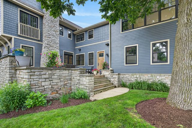 6421 Bentley Avenue, Willowbrook, IL 60527