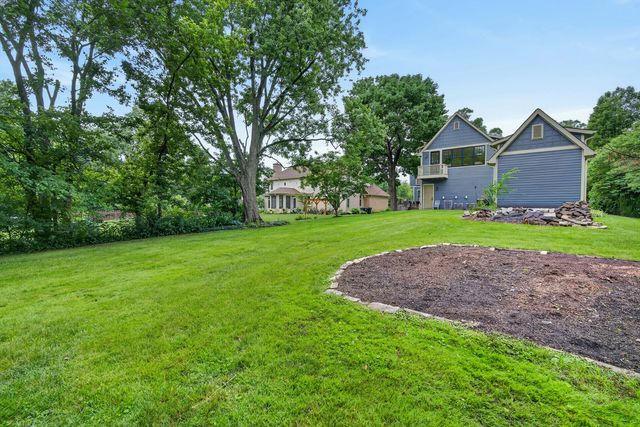 6421 Bentley Avenue, Willowbrook, IL 60527