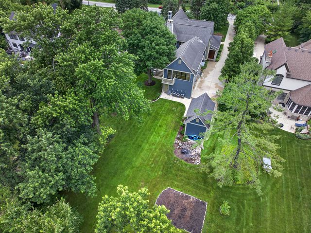 6421 Bentley Avenue, Willowbrook, IL 60527